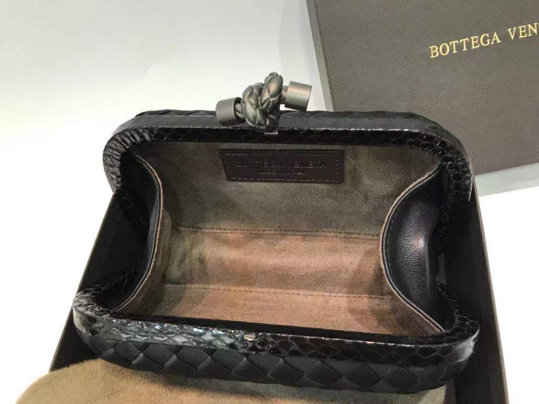 bv knot clutch bag 717633 black