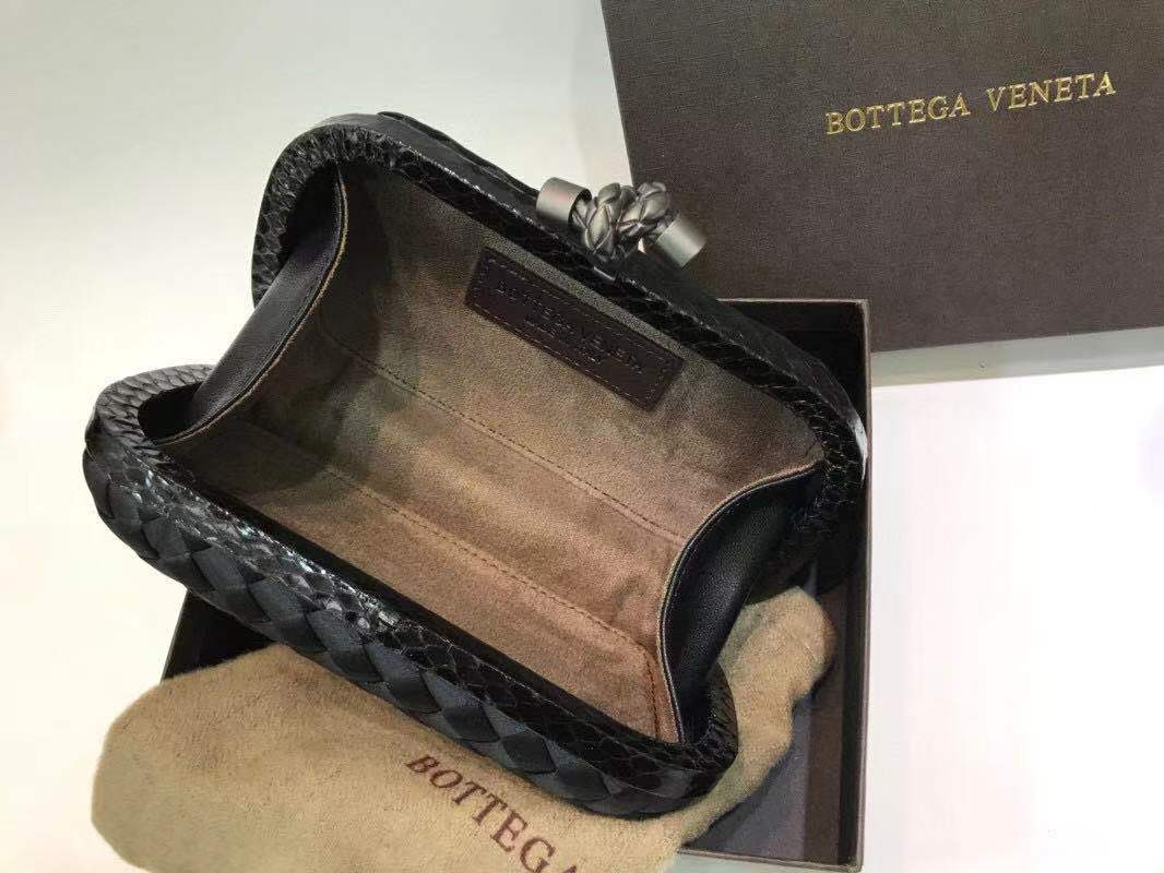 bv knot clutch bag 717633 black