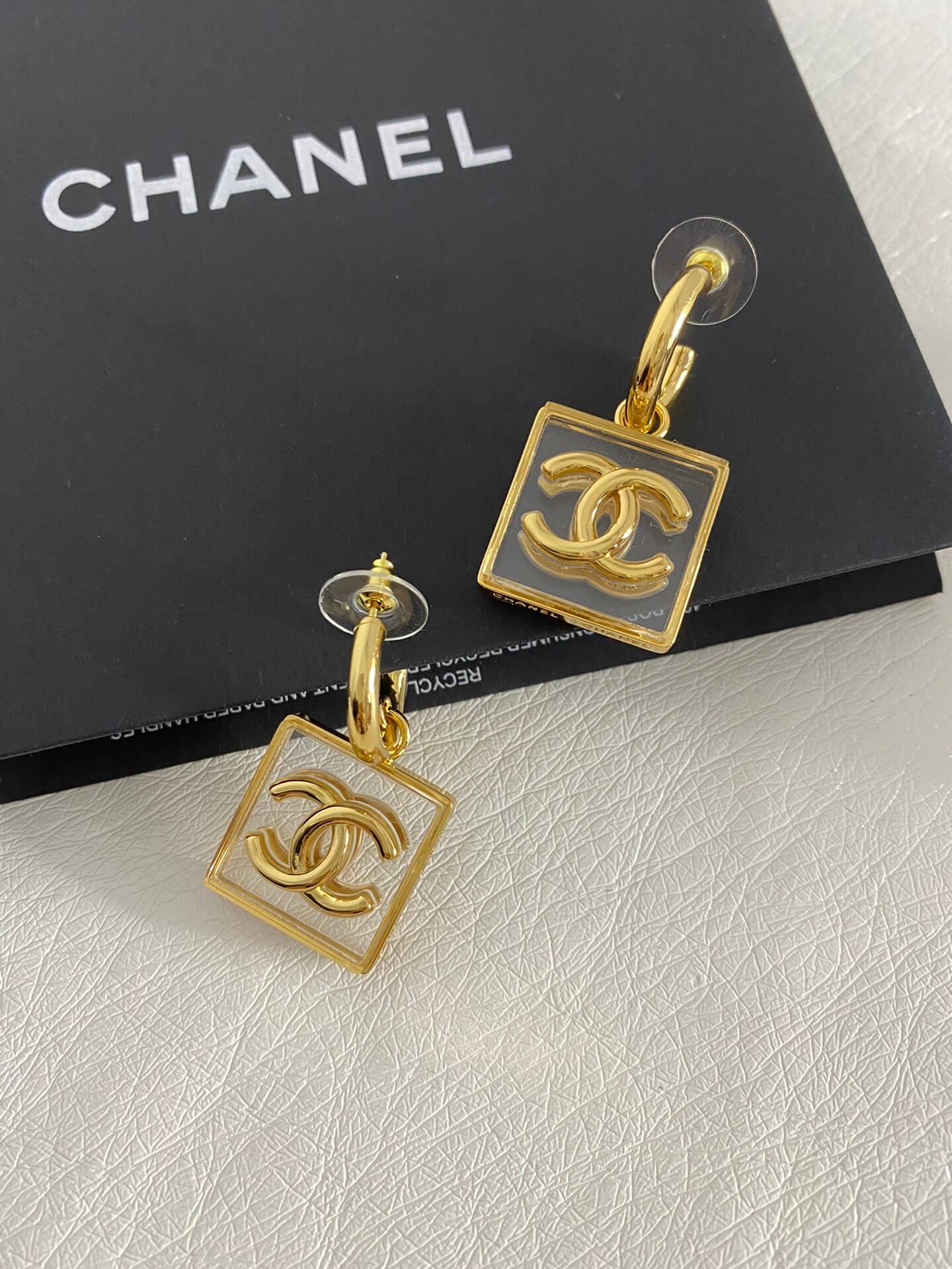 cha 23s transparent acrylic square earrings