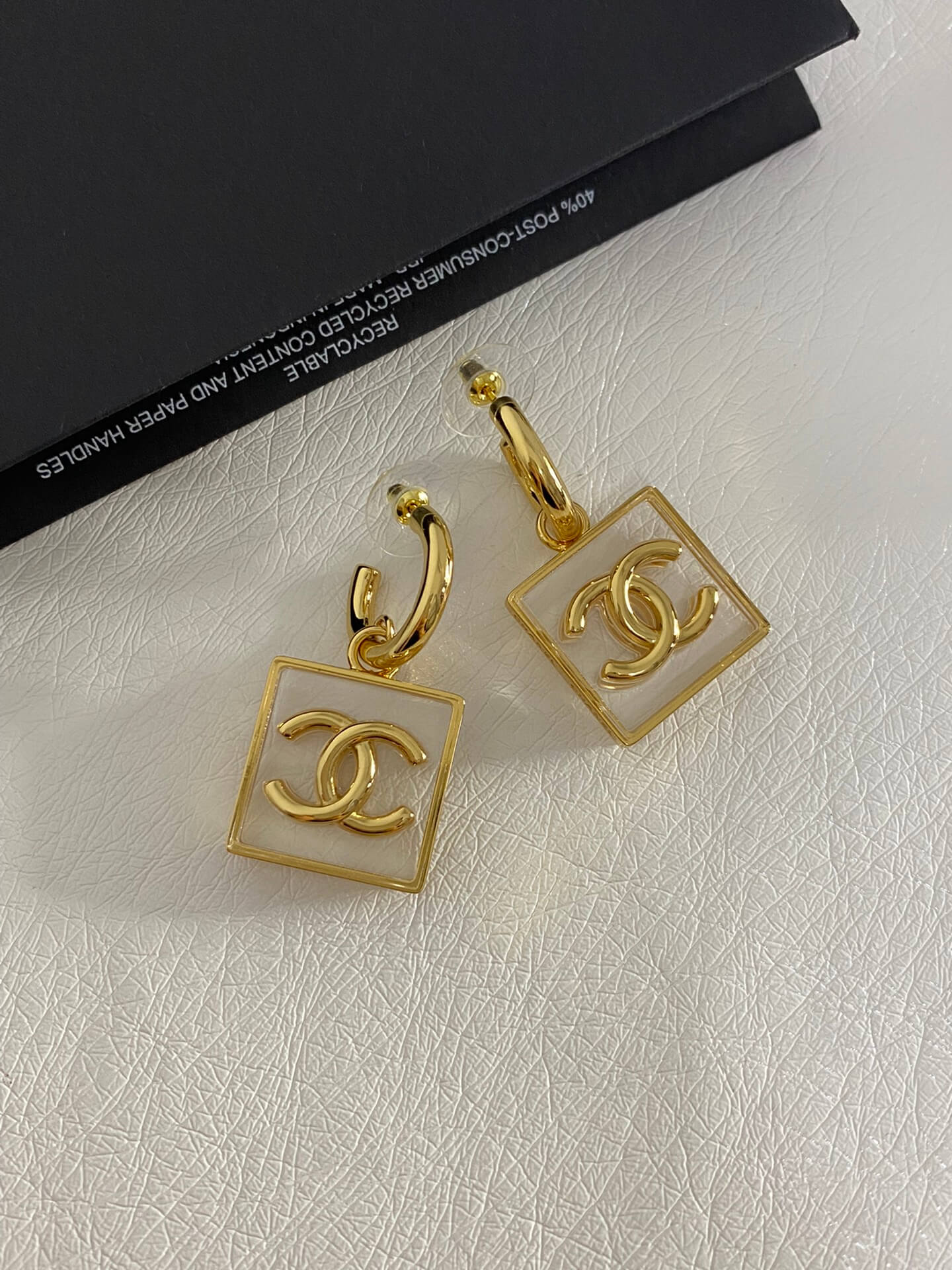 cha 23s transparent acrylic square earrings
