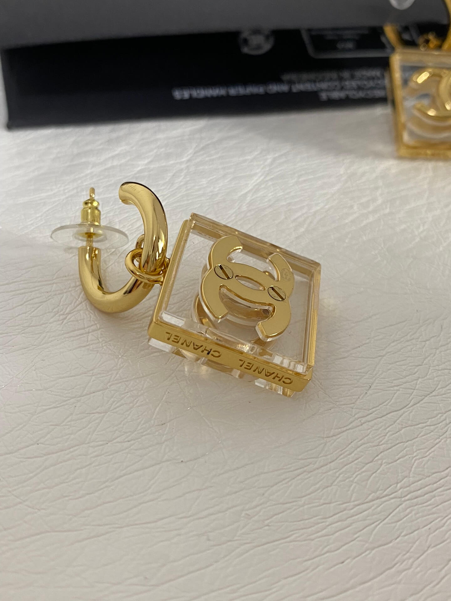 cha 23s transparent acrylic square earrings