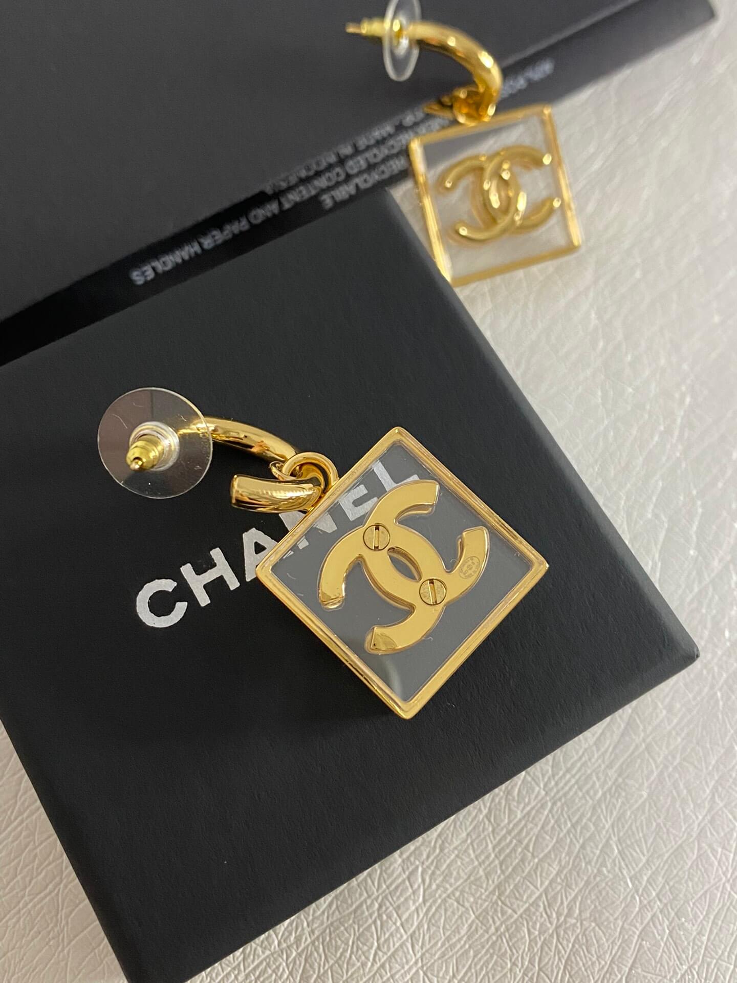 cha 23s transparent acrylic square earrings