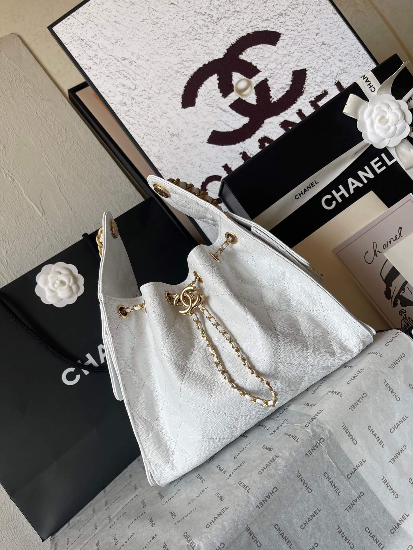 CHA 25 SMALL HANDBAG AS5293 Caviar Calfskin white