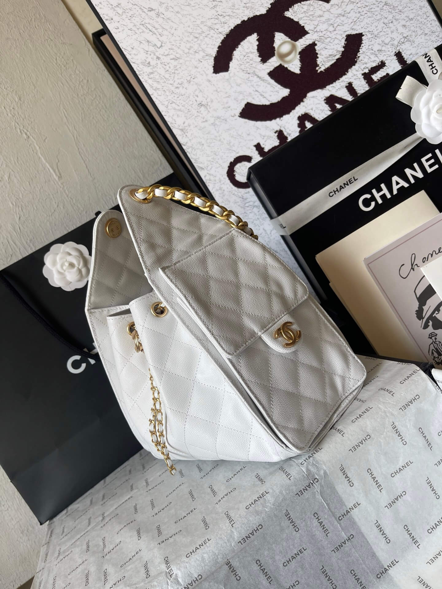 CHA 25 SMALL HANDBAG AS5293 Caviar Calfskin white