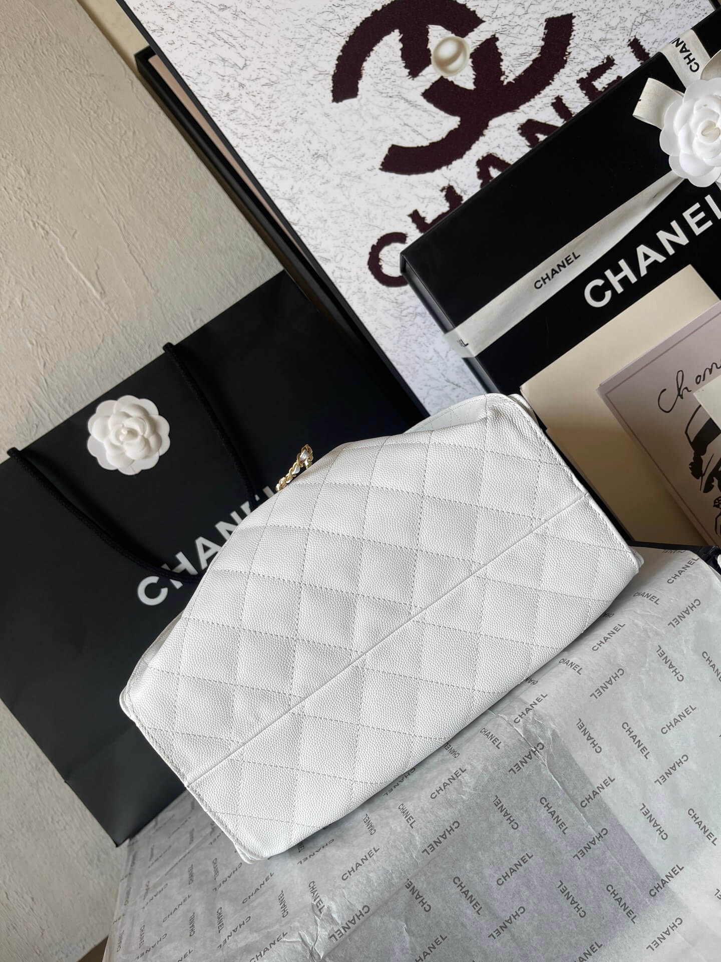 CHA 25 SMALL HANDBAG AS5293 Caviar Calfskin white