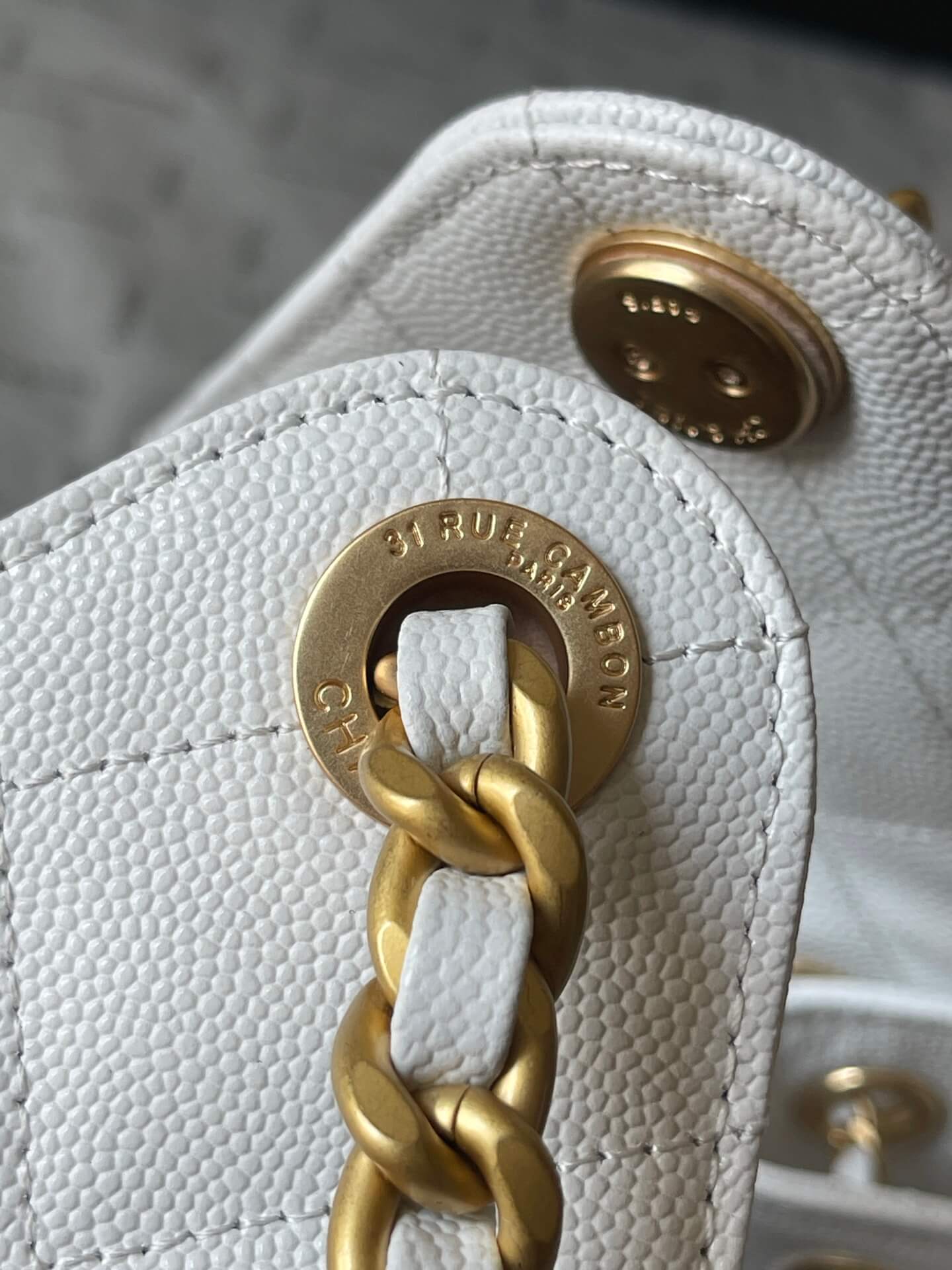 CHA 25 SMALL HANDBAG AS5293 Caviar Calfskin white