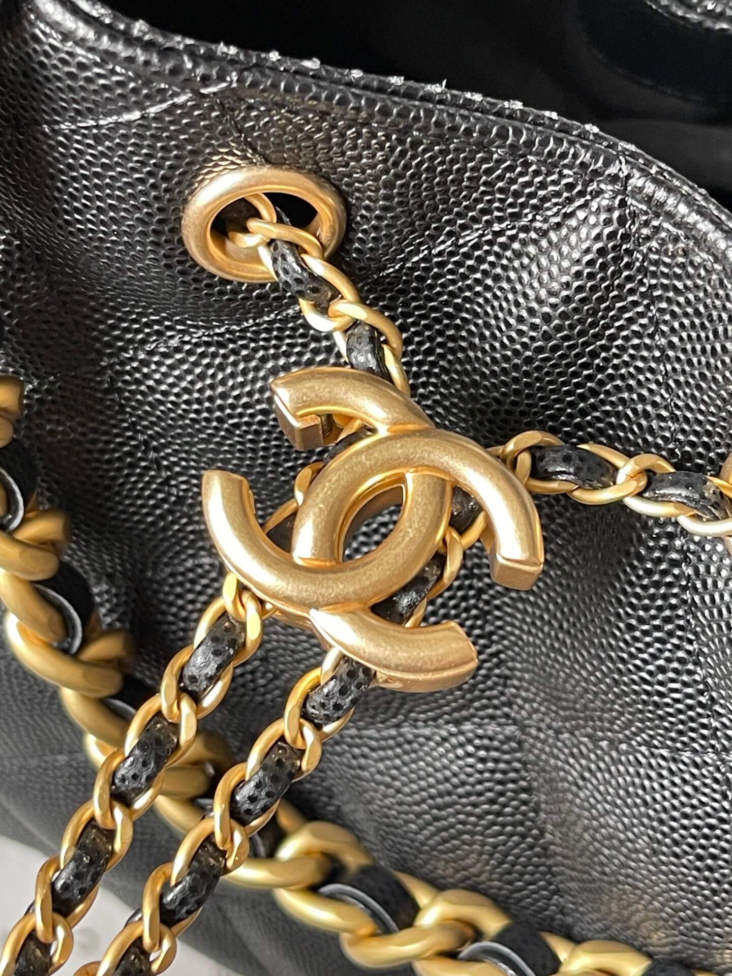 CHA 25 SMALL HANDBAG AS5293 Caviar Calfskin black