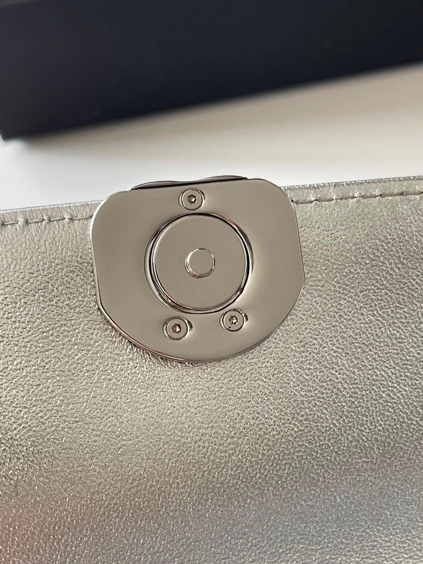 CHA Silver crossbody bag goatskin AS3238