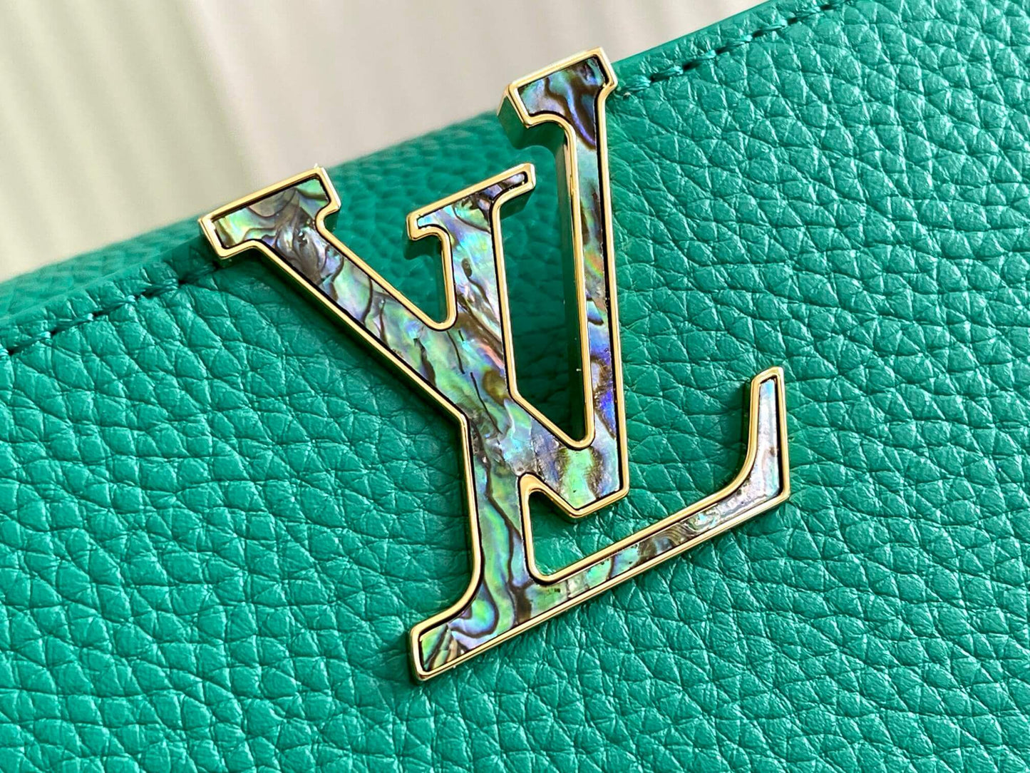 m57219 m48865 capucines bb shoulder handbag green