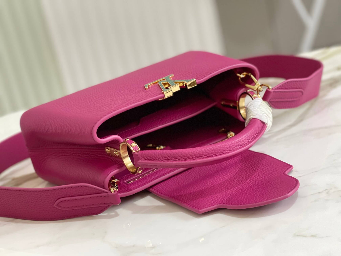 m57219 m48865 capucines bb shoulder handbag rose red