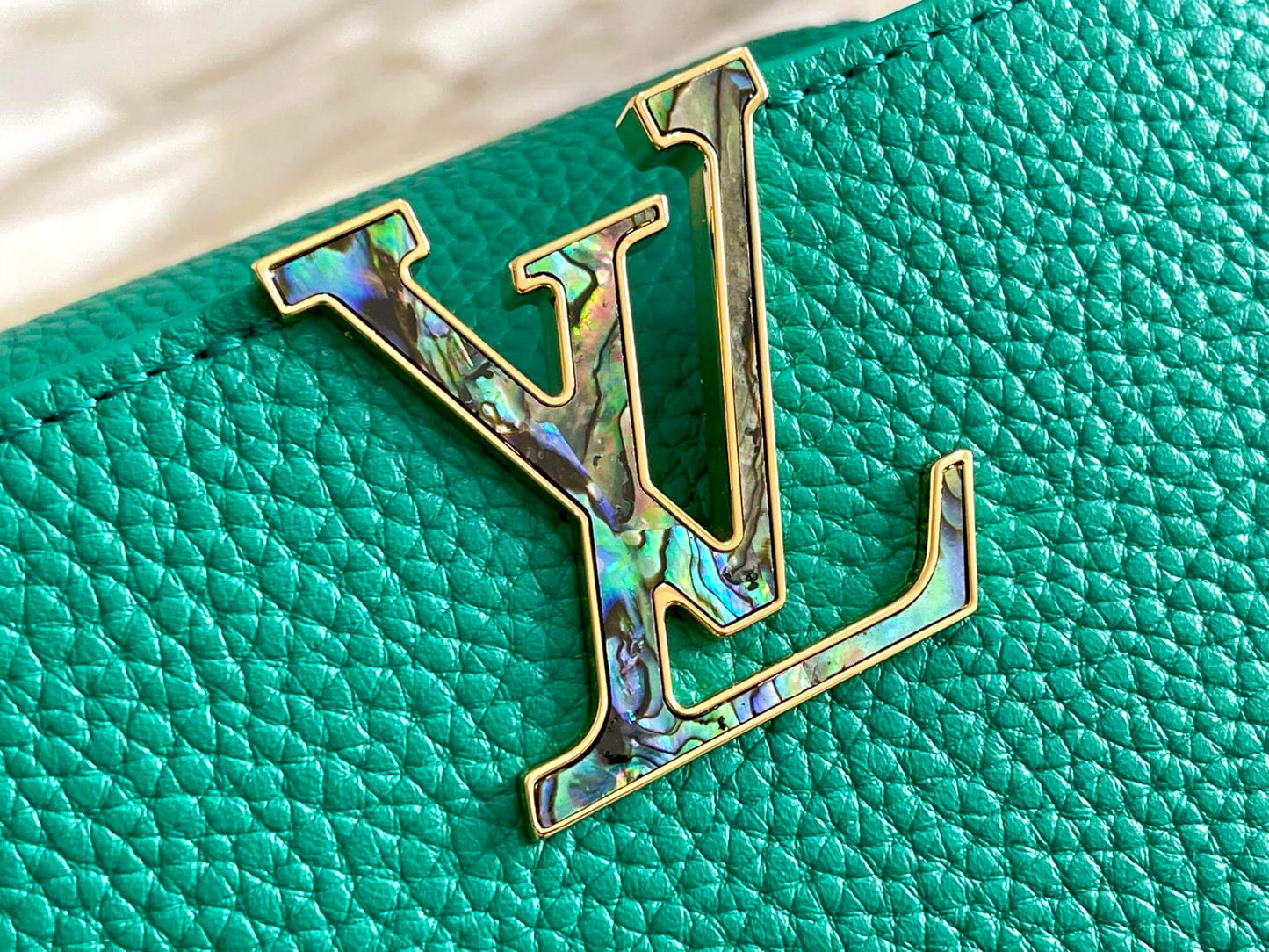 m57219 m48865 capucines mini shoulder handbag green