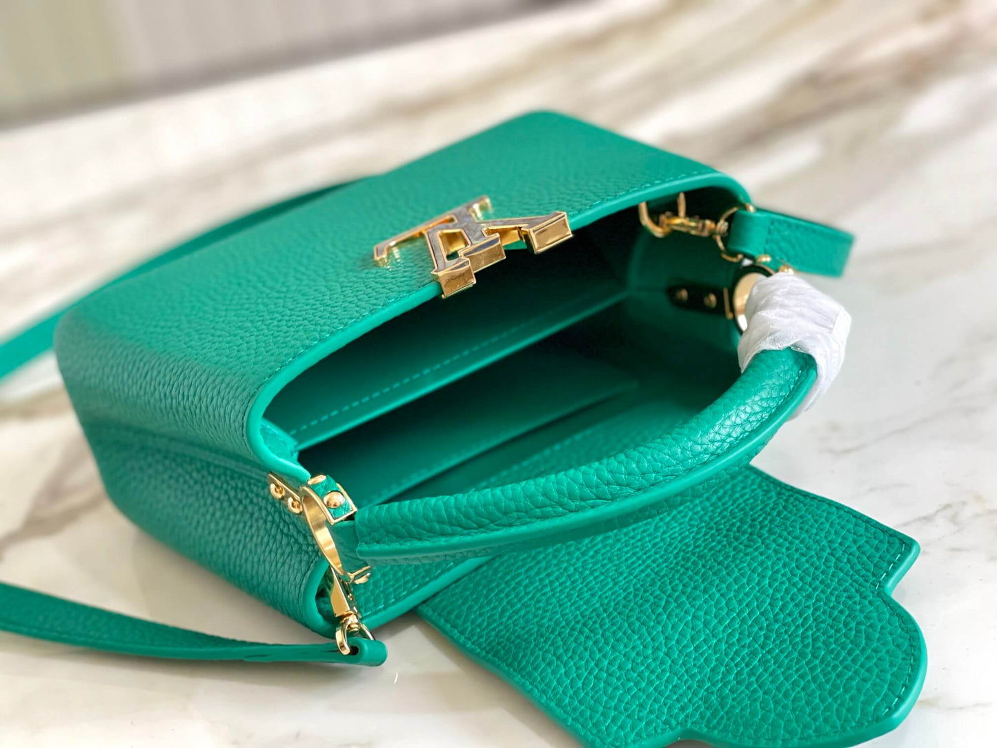 m57219 m48865 capucines mini shoulder handbag green