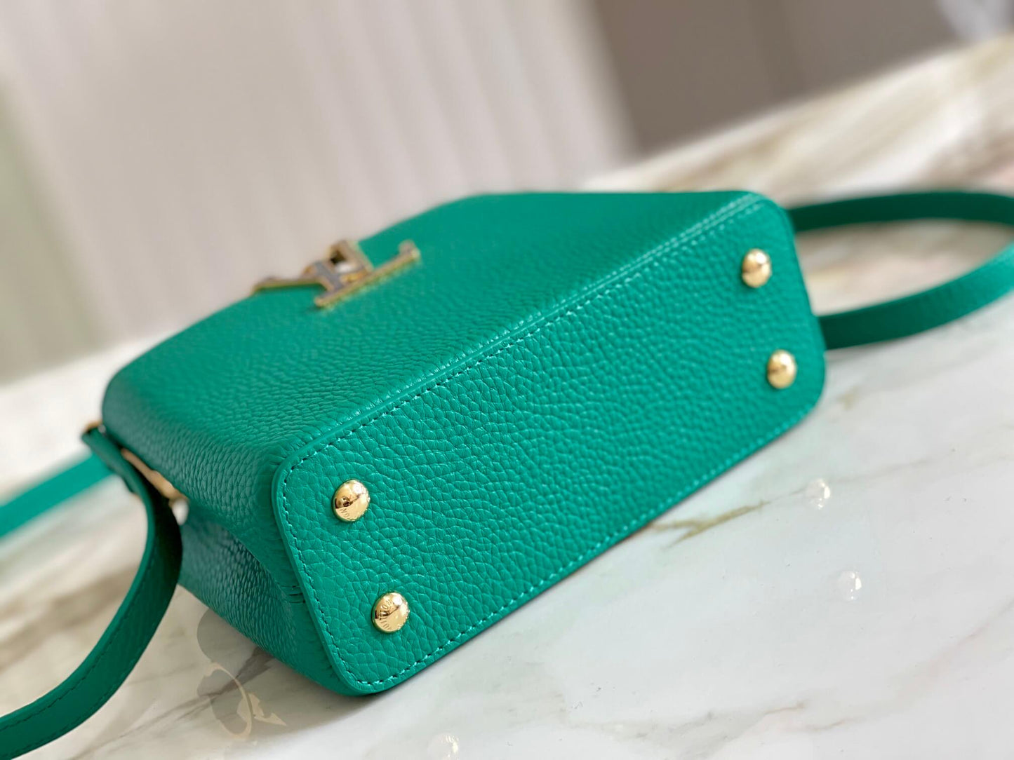 m57219 m48865 capucines mini shoulder handbag green
