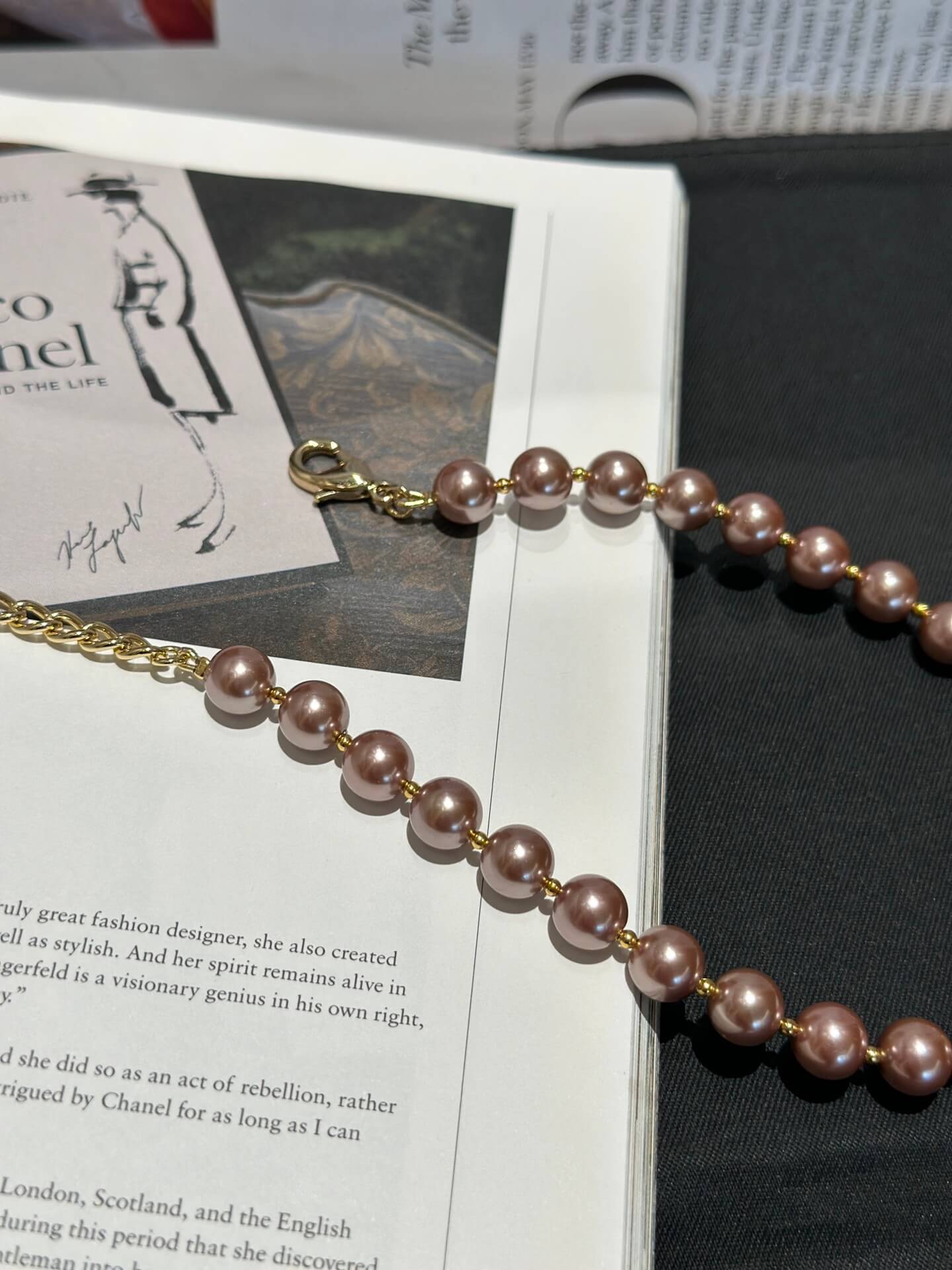 chanel 2023 new fashion versatile champagne square marble neckchain xlc23