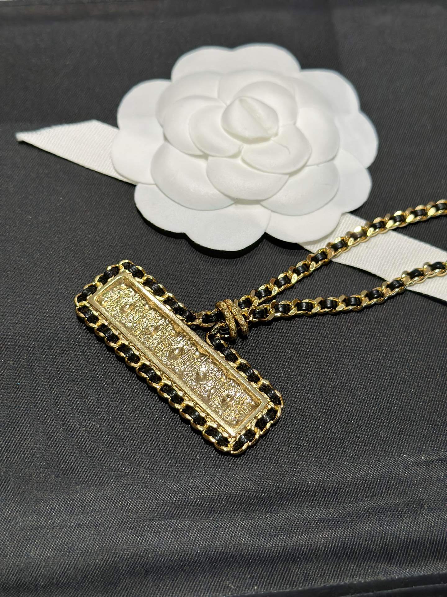 chanels new antique black leather woven necklace xlc4