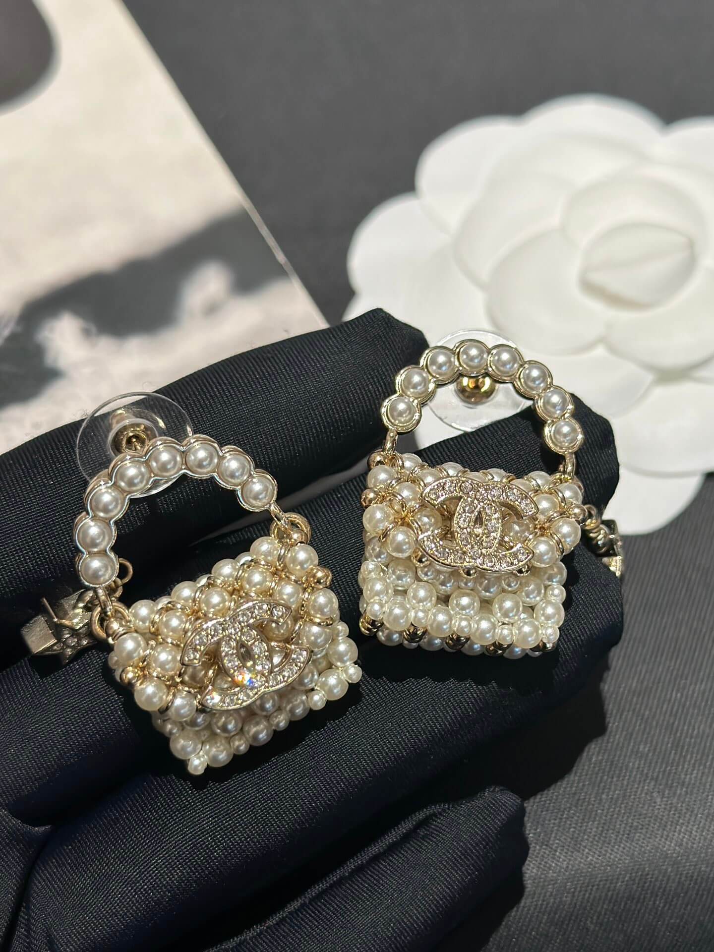 chanels new pearl woven bag star double c earrings ehc3