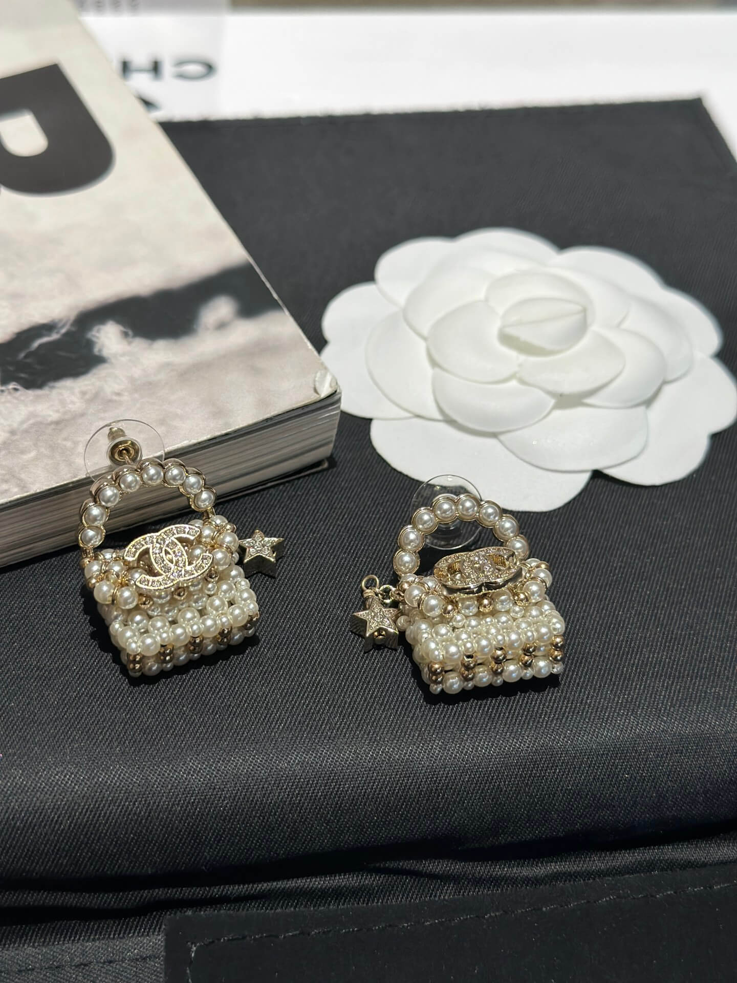 chanels new pearl woven bag star double c earrings ehc3