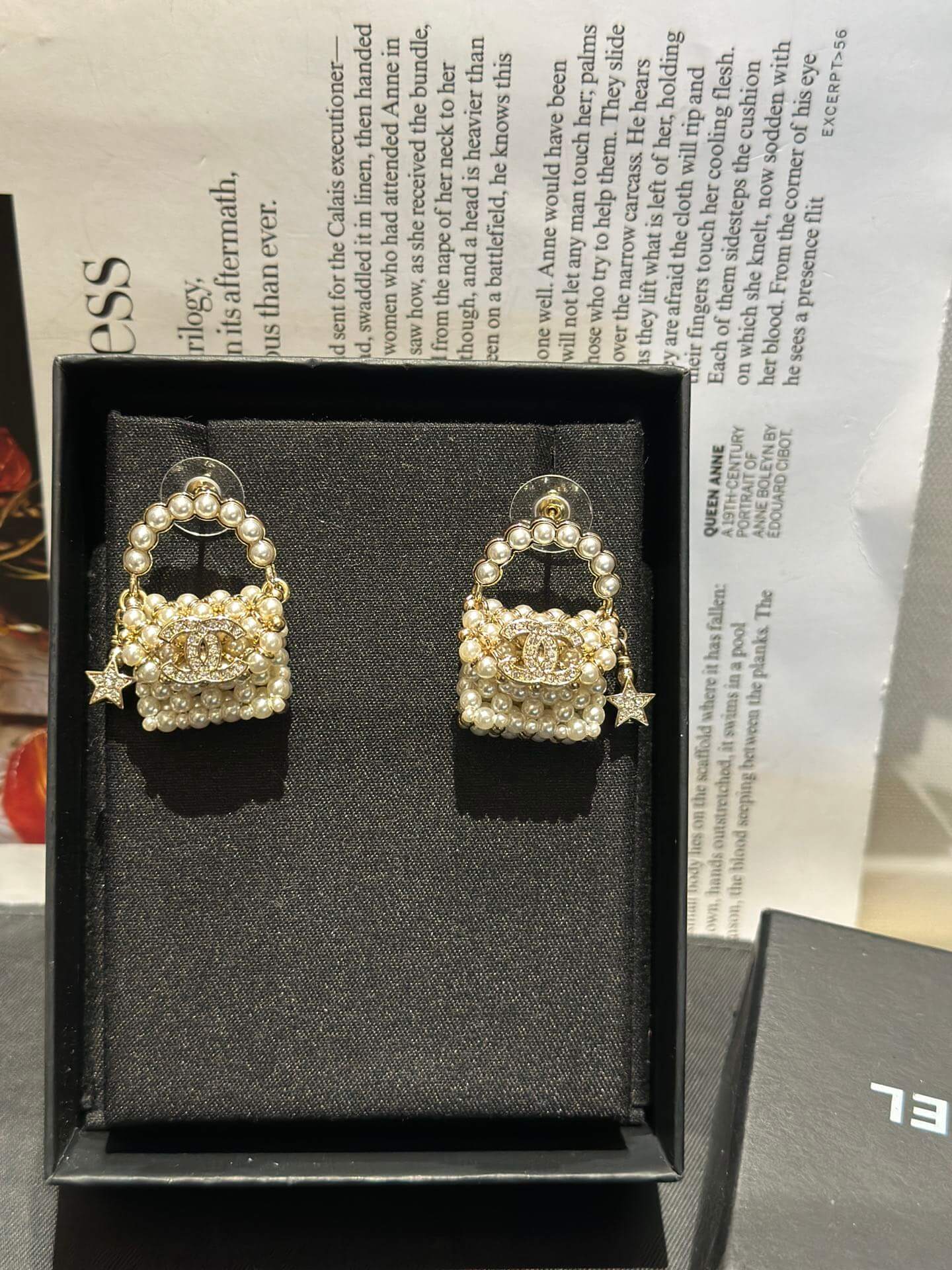 chanels new pearl woven bag star double c earrings ehc3