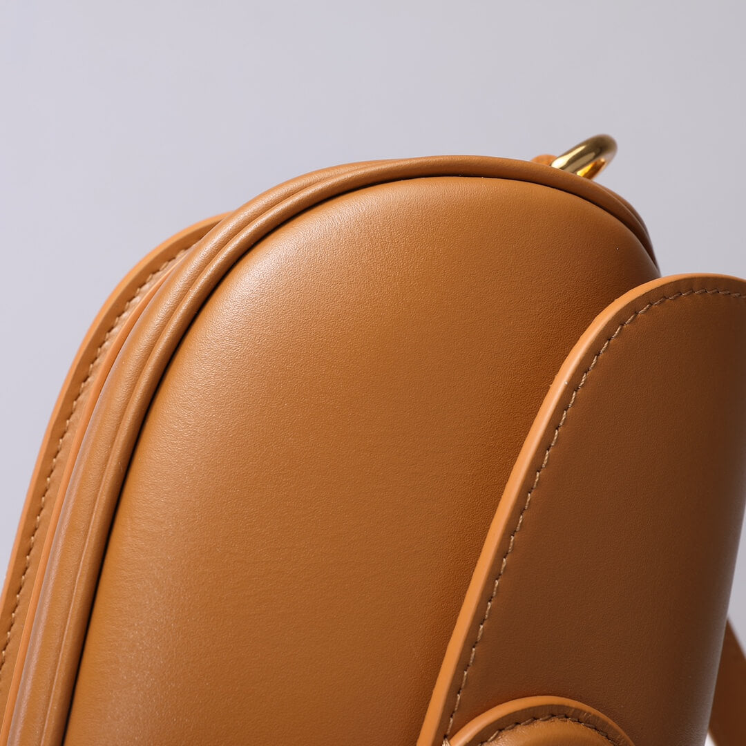 d2029 bobby east west subaxillary bag dirty brown cowhide bobby