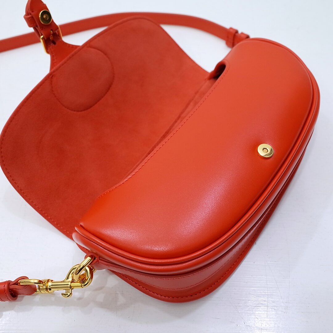 d2029 bobby east west subaxillary bag dirty red cowhide bobby
