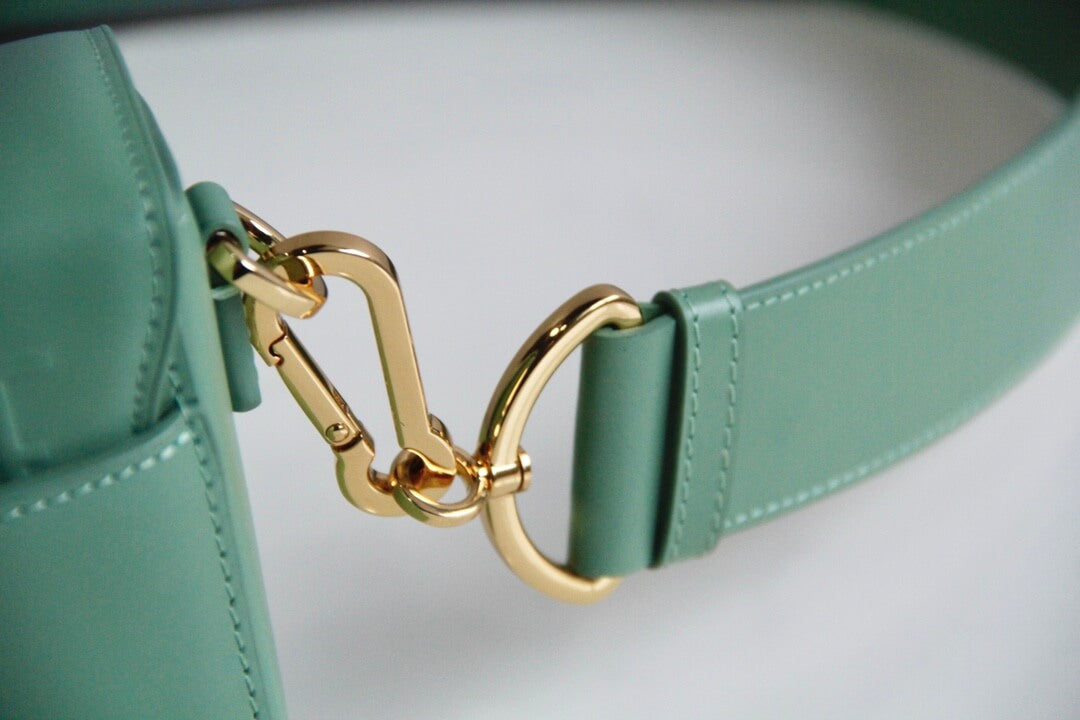 d9008s minibox oblique 30 montaigne shoulder bag cross body bags green