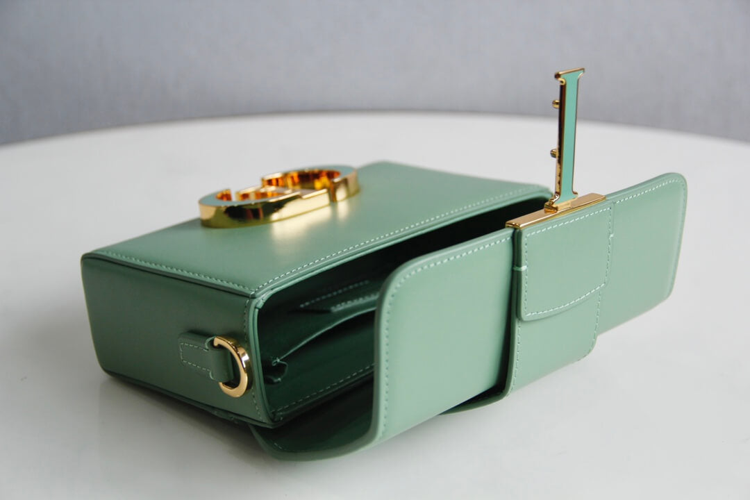 d9008s minibox oblique 30 montaigne shoulder bag cross body bags green