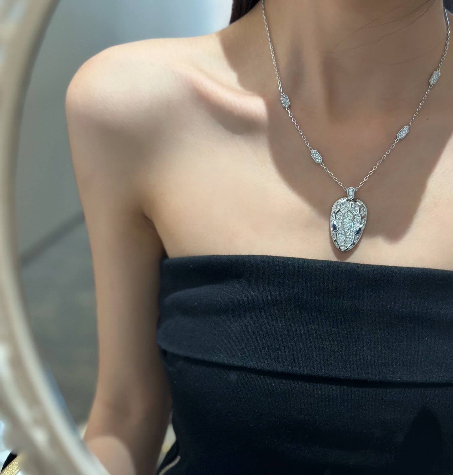 european and american trend light luxury snake pendant full diamond necklace xlc6