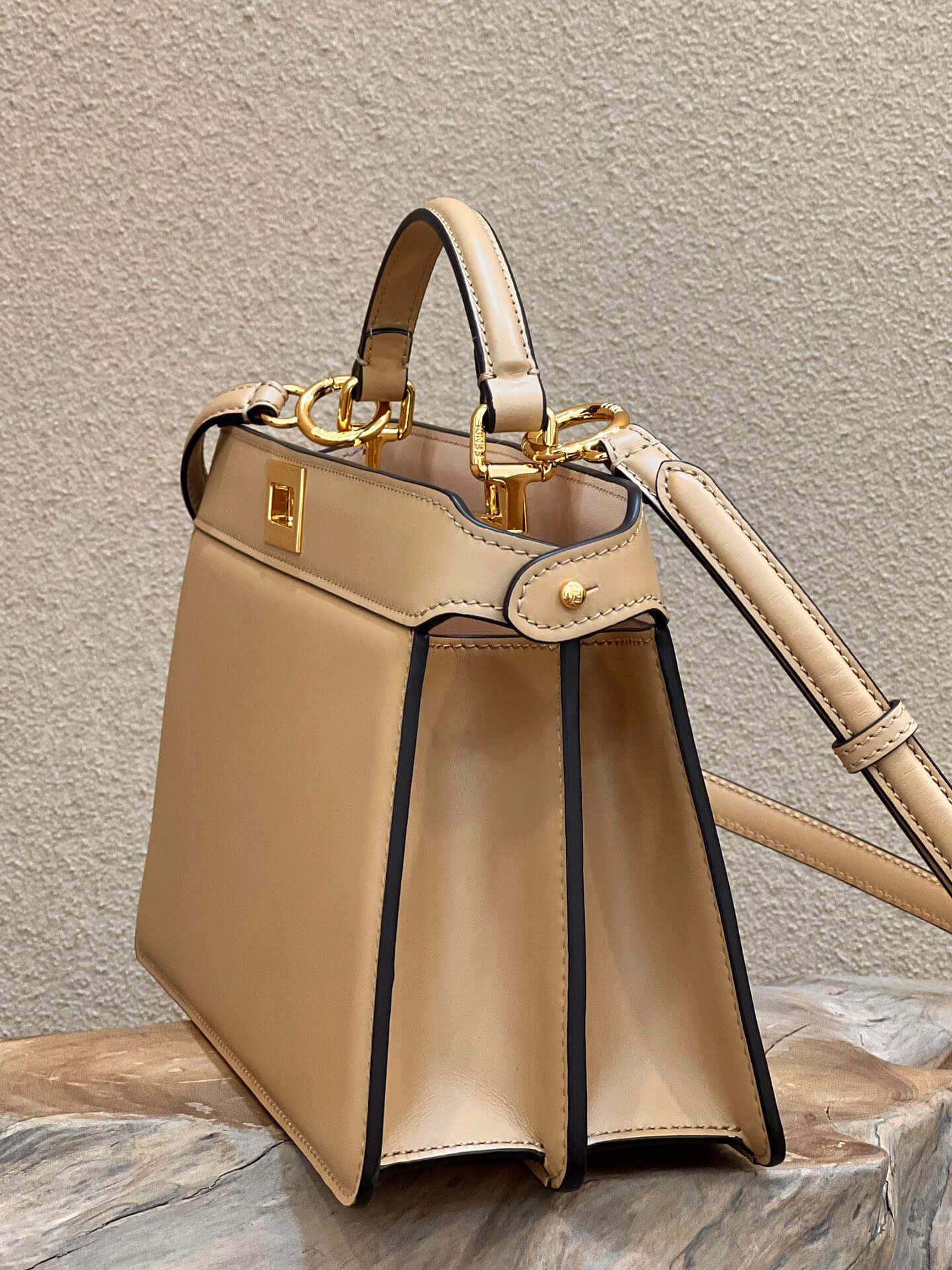 fd apricot peekaboo iseeu shoulder bag crossbody bag 70193