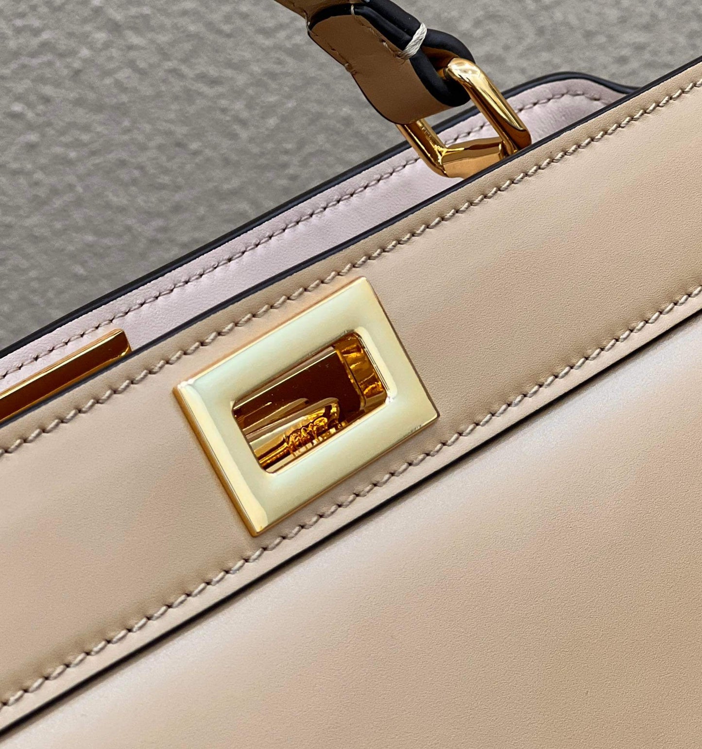 fd apricot peekaboo iseeu shoulder bag crossbody bag 70193