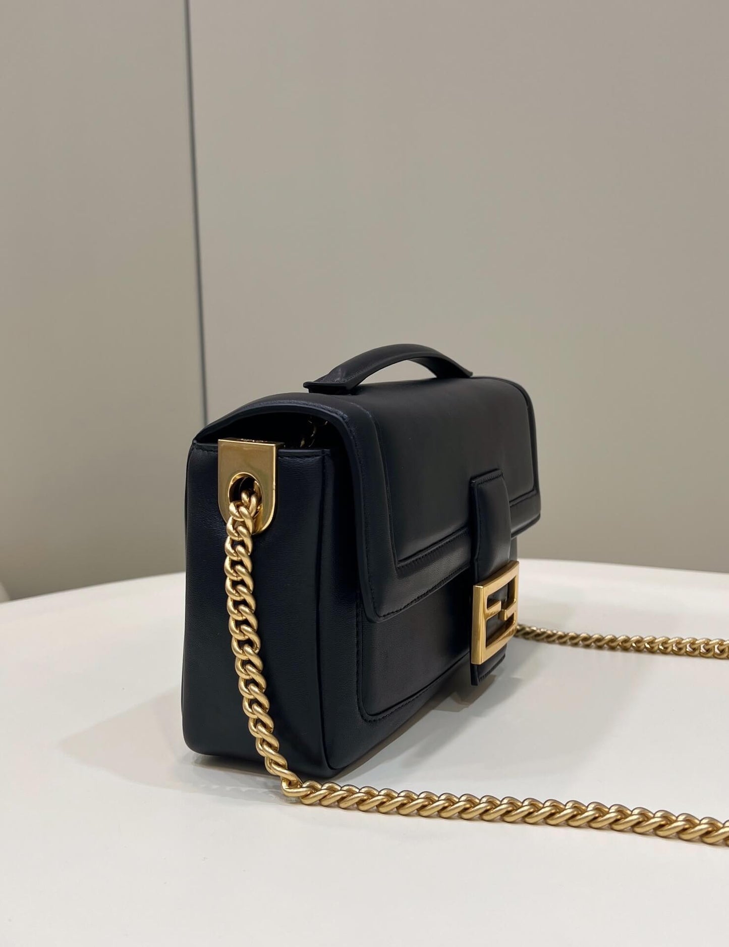 fd look baguette chain bag plain pattern leather black 70220