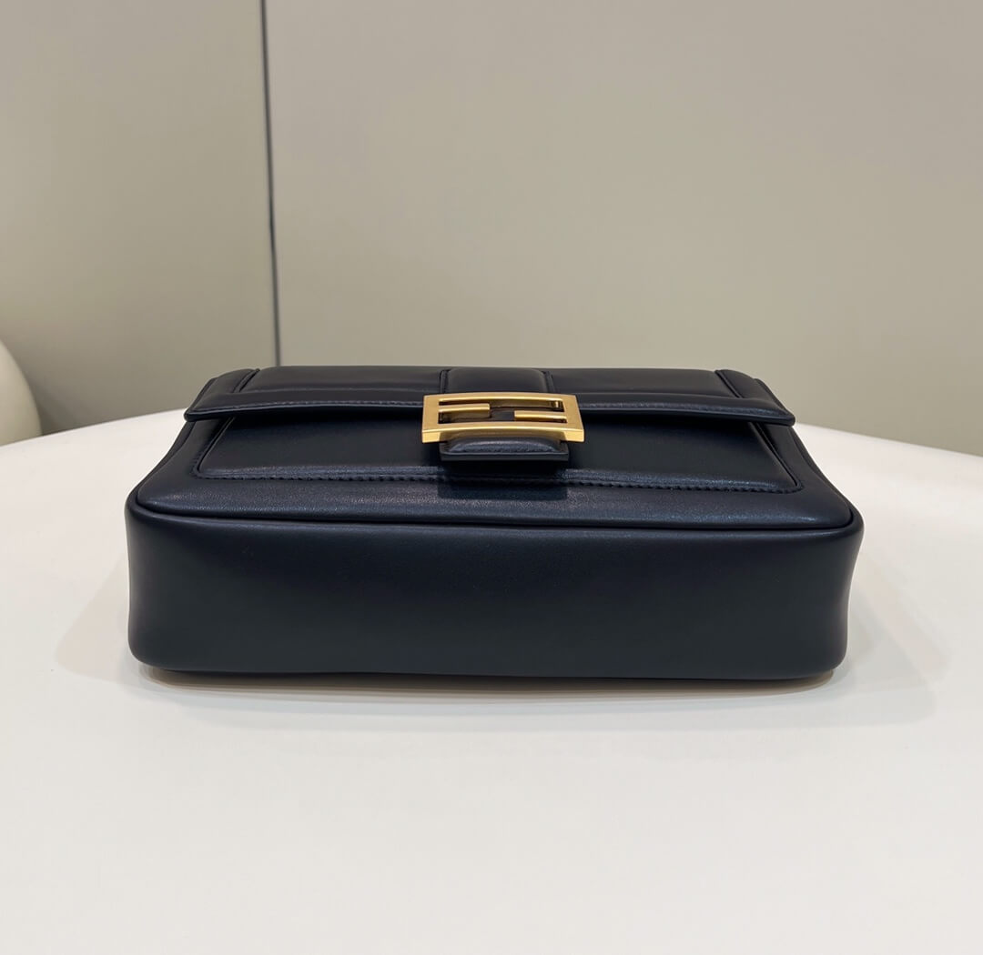 fd look baguette chain bag plain pattern leather black 70220