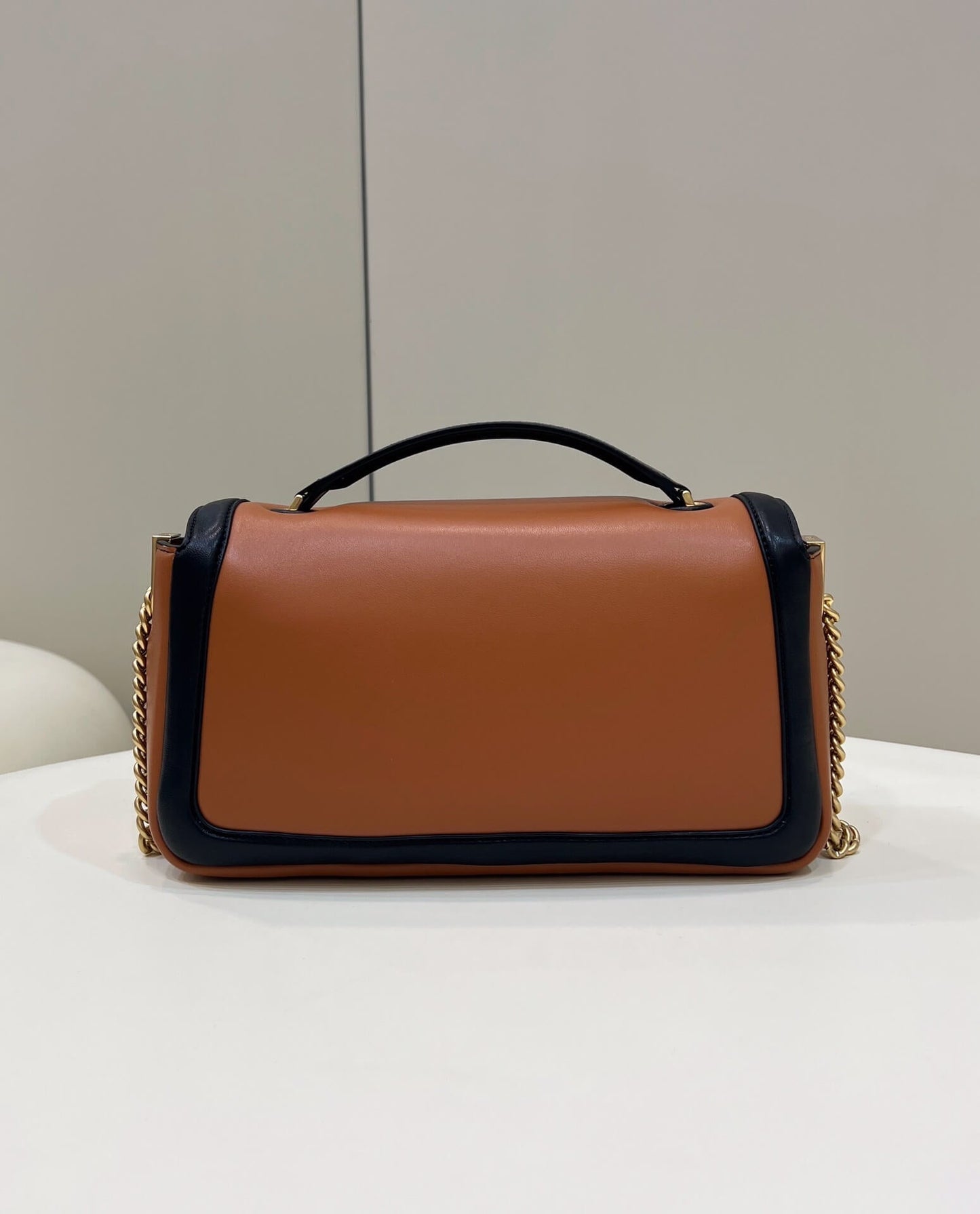 fd look baguette chain bag plain pattern leather black with brown 70220