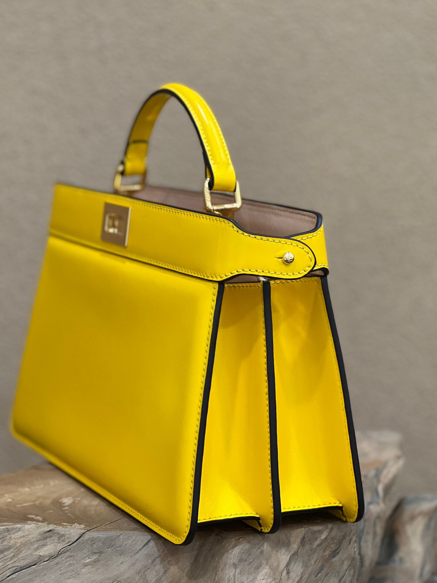 fd yellow peekaboo iseeu shoulder bag crossbody bag 70193