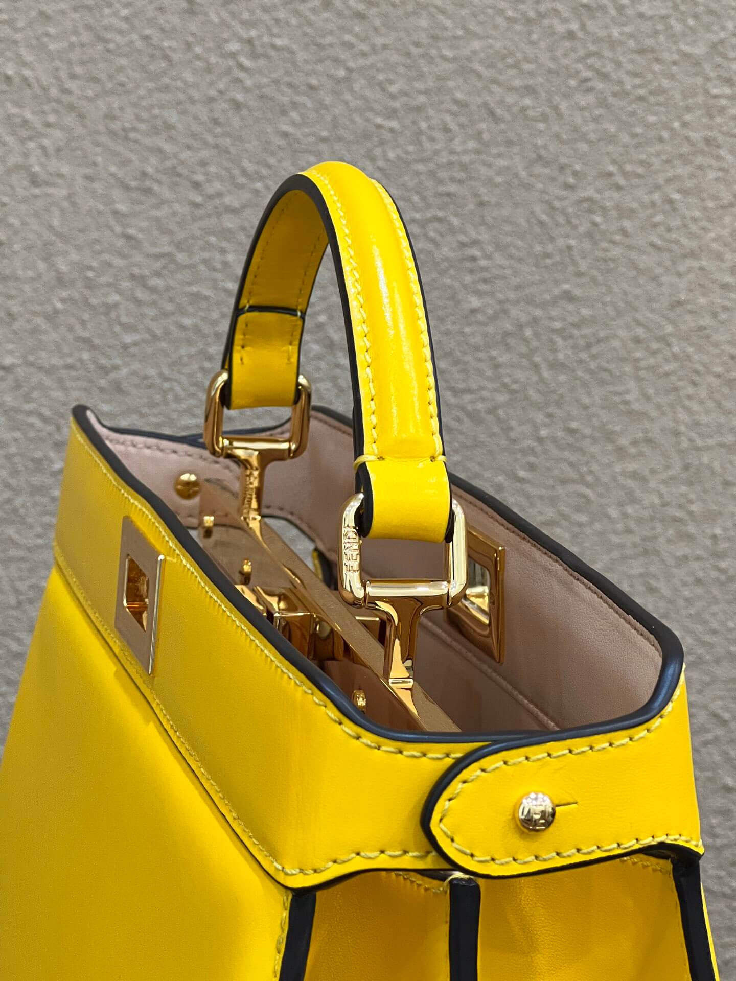 fd yellow peekaboo iseeu shoulder bag crossbody bag 70193
