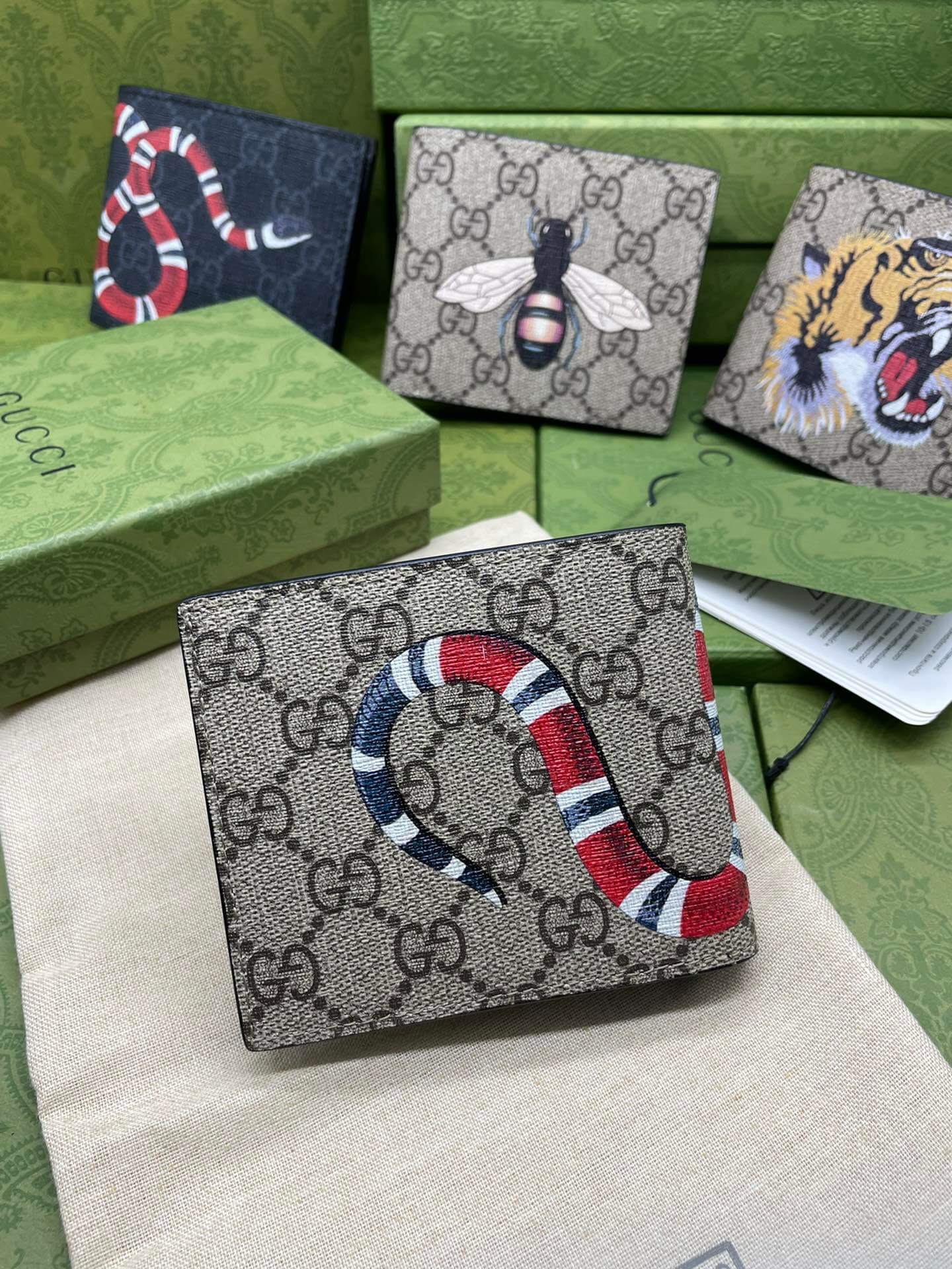 gc pvc screen printing snake wallet grey 451268
