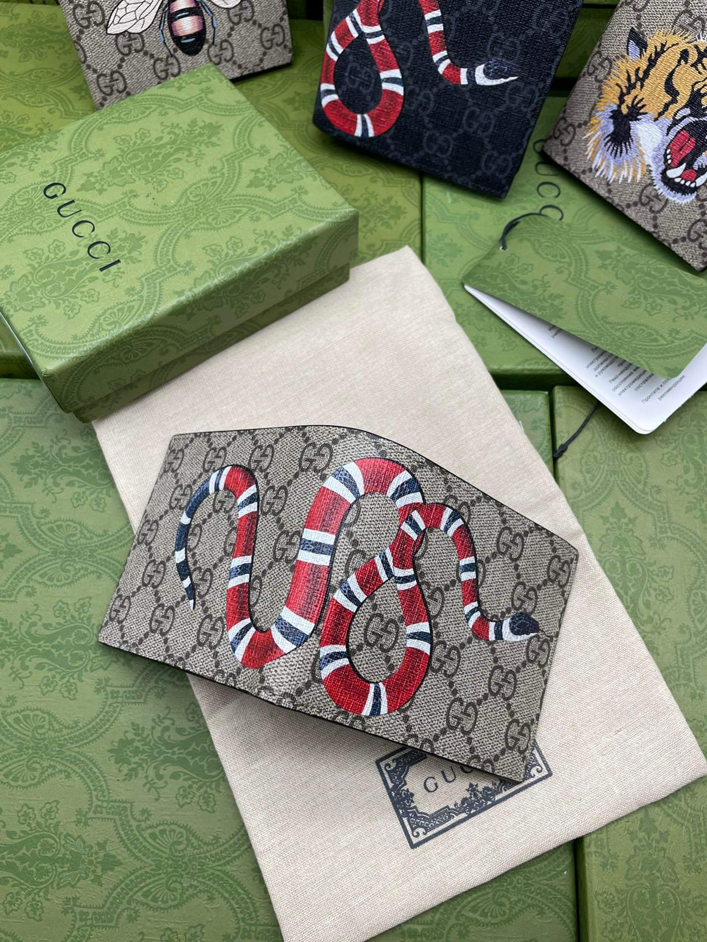 gc pvc screen printing snake wallet grey 451268