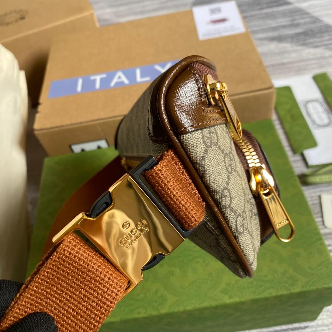 GOLD BUCKLET OF STRAP