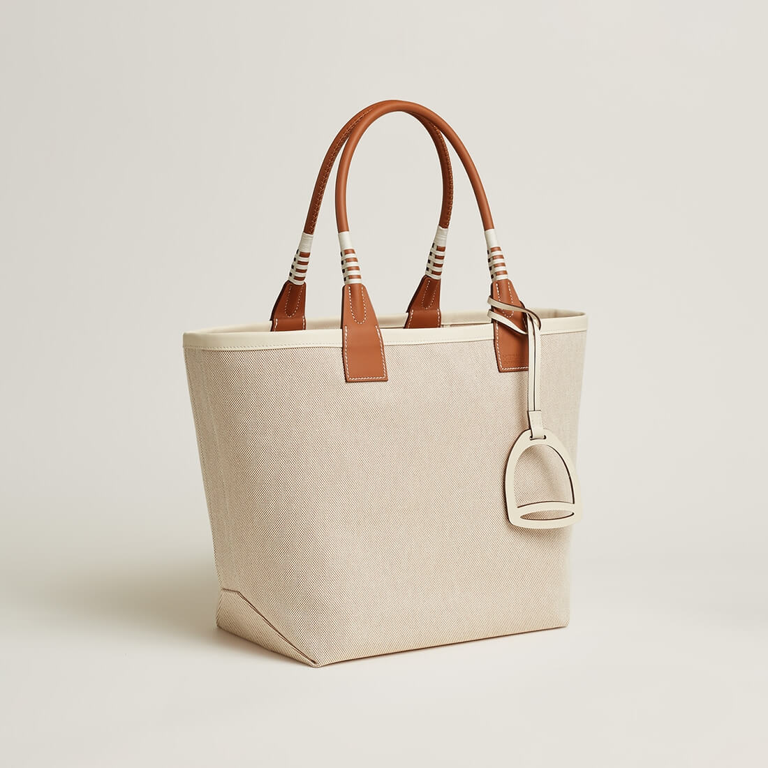 hm steeple 25 handbag h plume canvas swift calfskin hm24030701 white