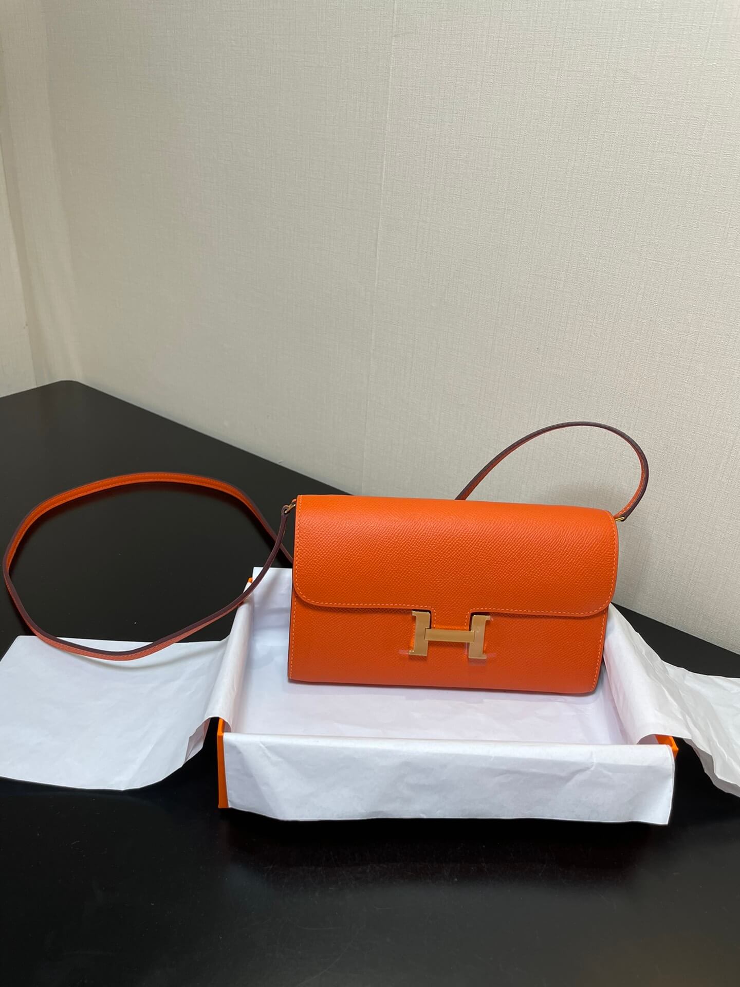 HM Constance to go gold orange Epsom Crossbody bag E7098875