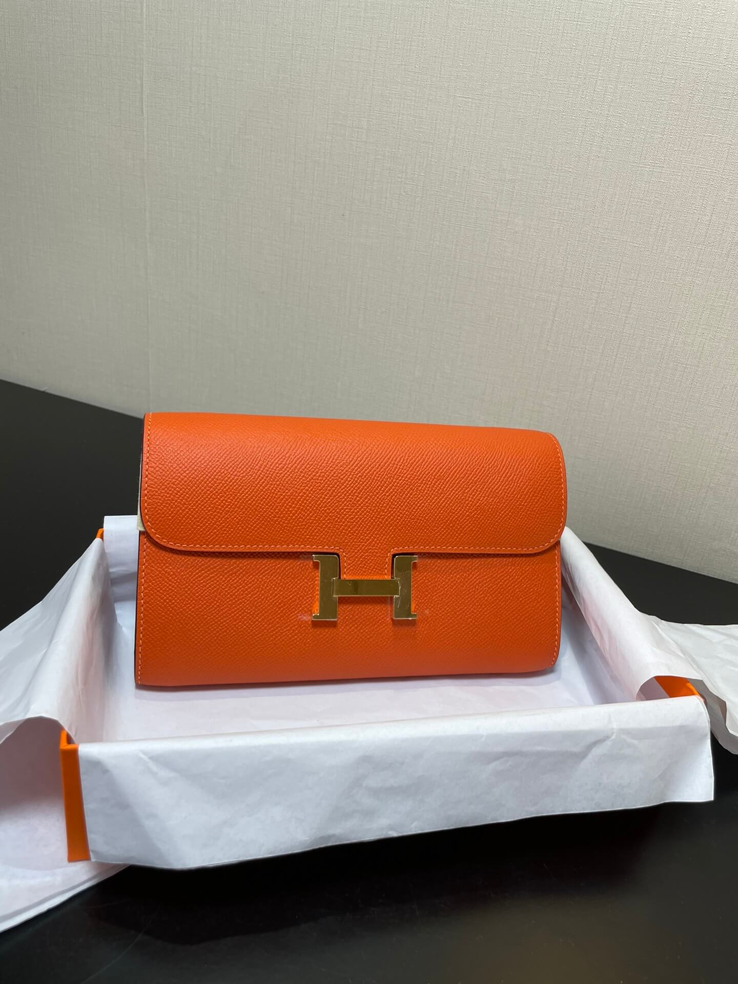 HM Constance to go gold orange Epsom Crossbody bag E7098875