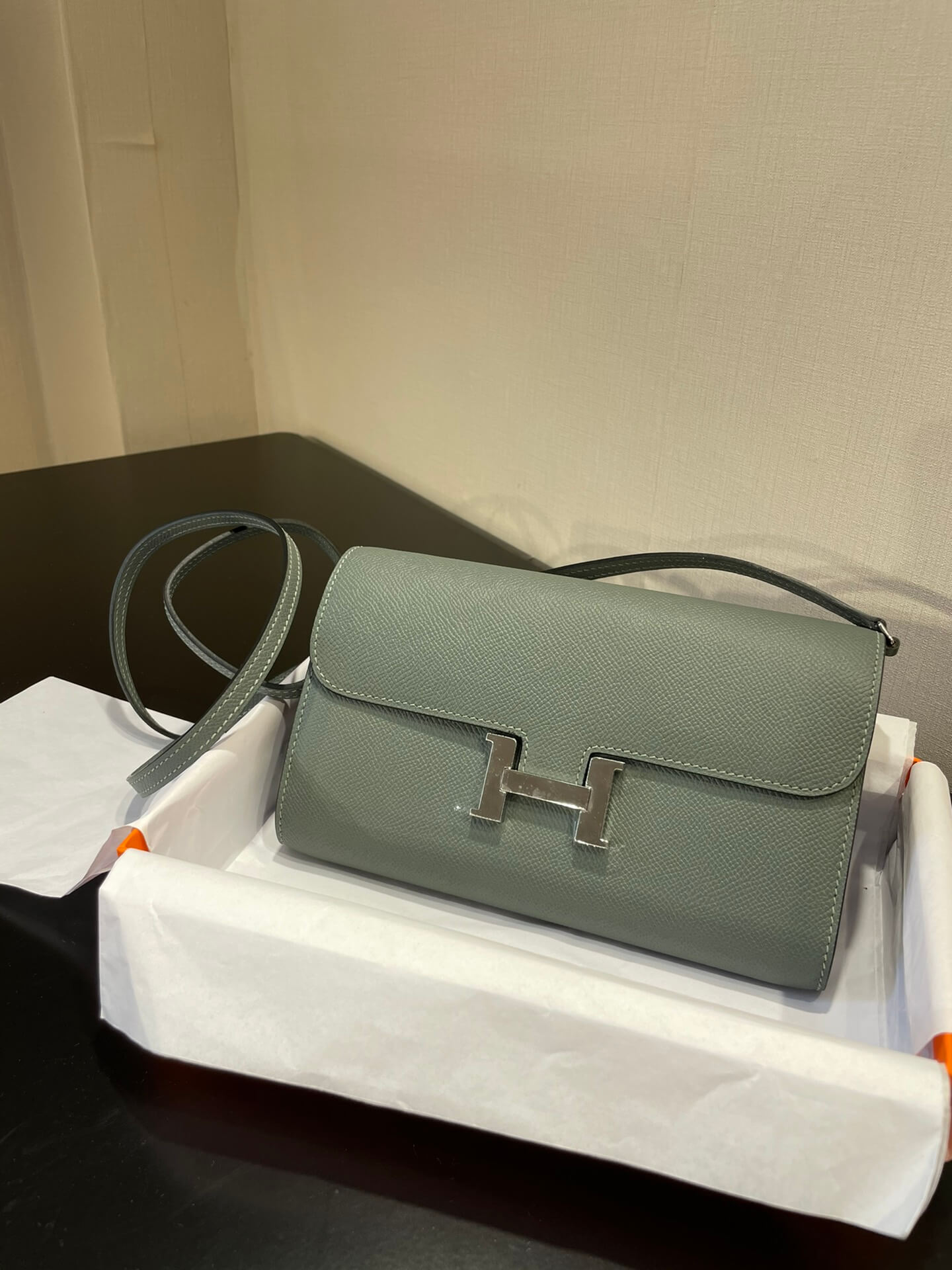 HM Constance to go silver Almond green Epsom Crossbody bag E7098875