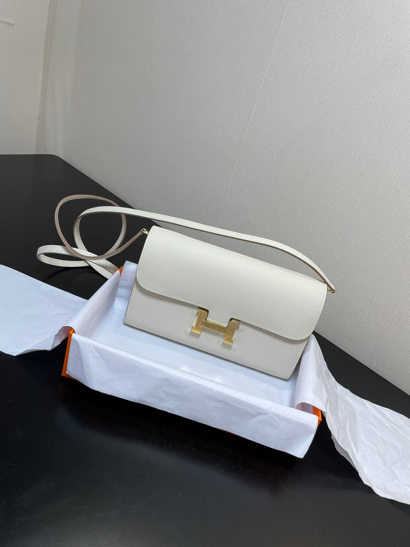 HM Constance to go gold milk white Epsom Crossbody bag E7098875