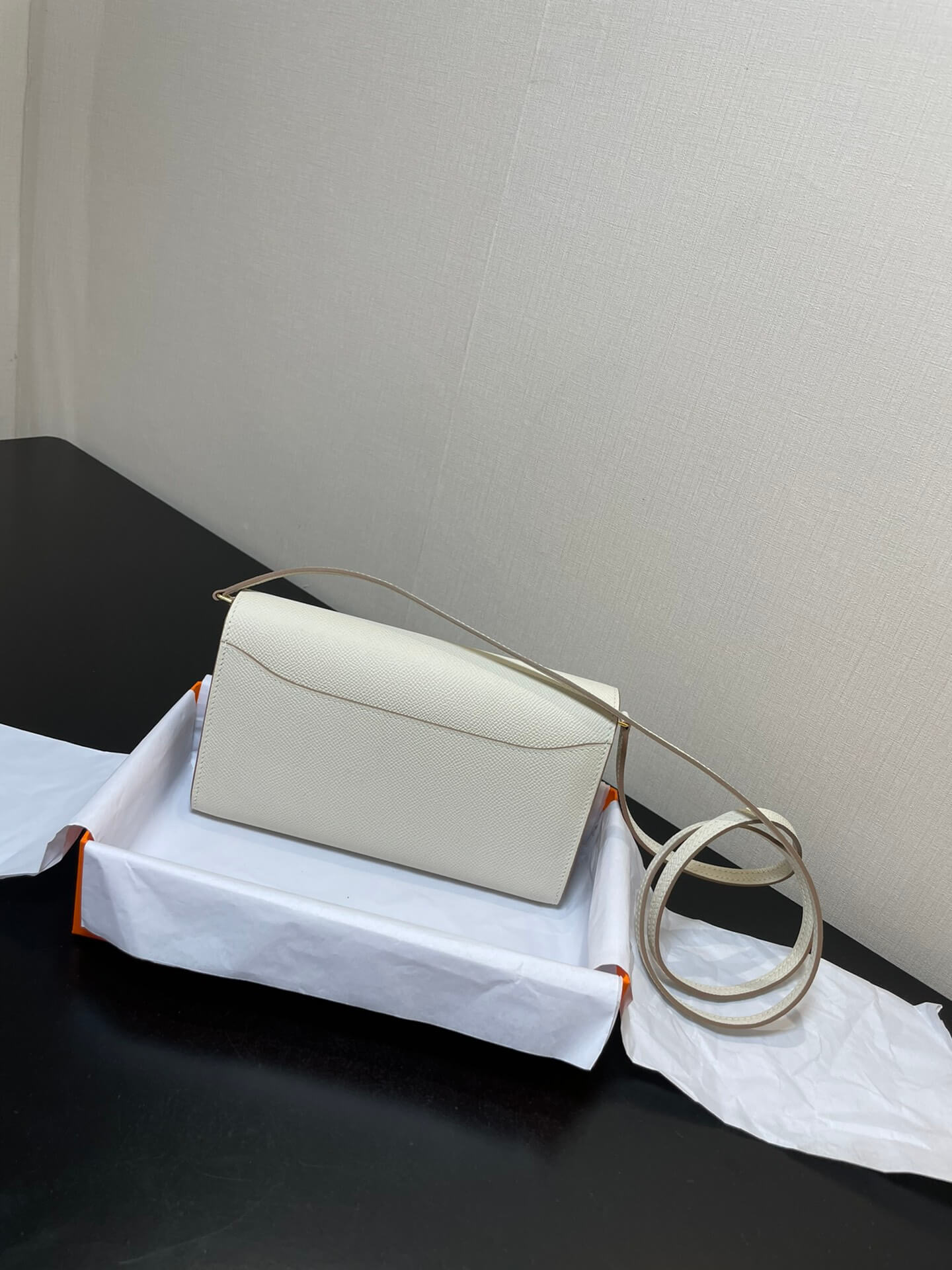 HM Constance to go gold milk white Epsom Crossbody bag E7098875