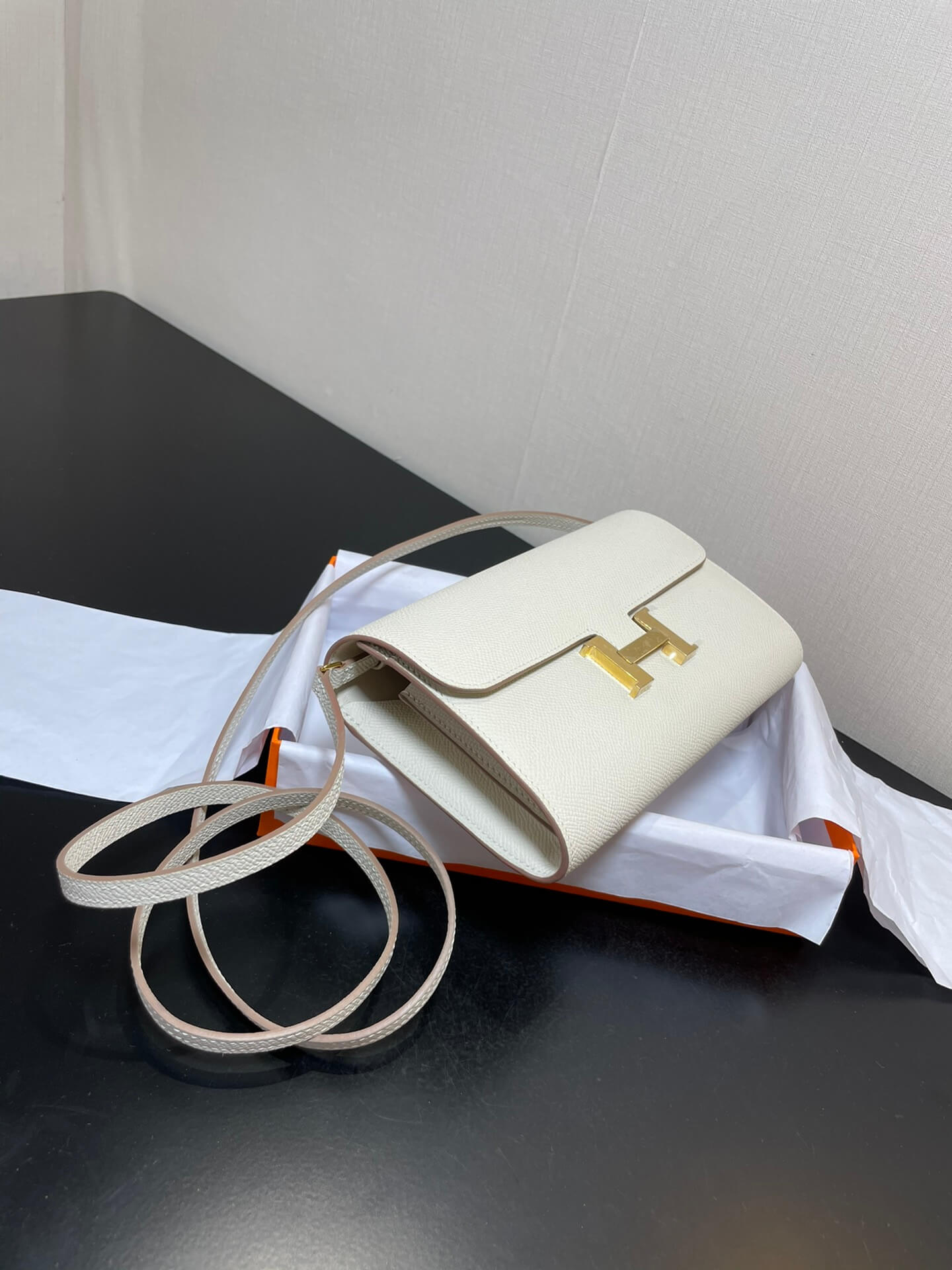 HM Constance to go gold milk white Epsom Crossbody bag E7098875