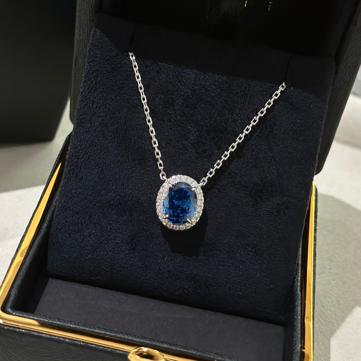 high end luxury and noble necklace xl1316801