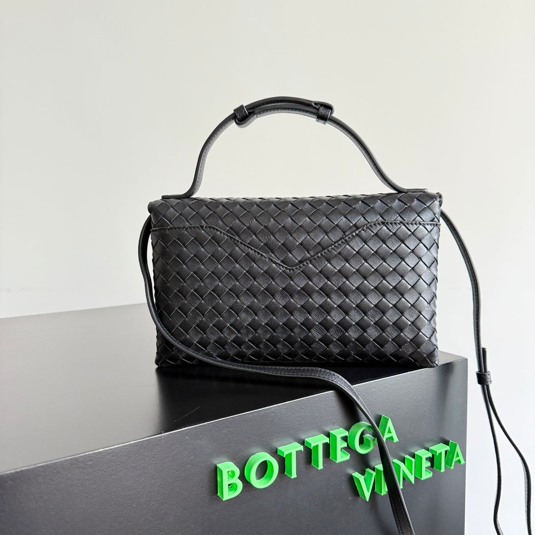 BOTTEGA VENETA 2025 New Product KNOT LOCK Crossbody Bag Black 817191