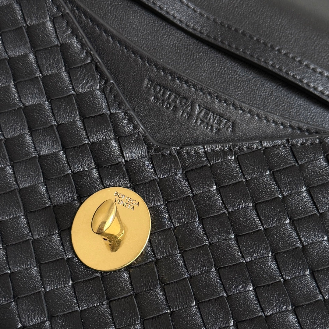 BOTTEGA VENETA 2025 New Product KNOT LOCK Crossbody Bag Black 817191