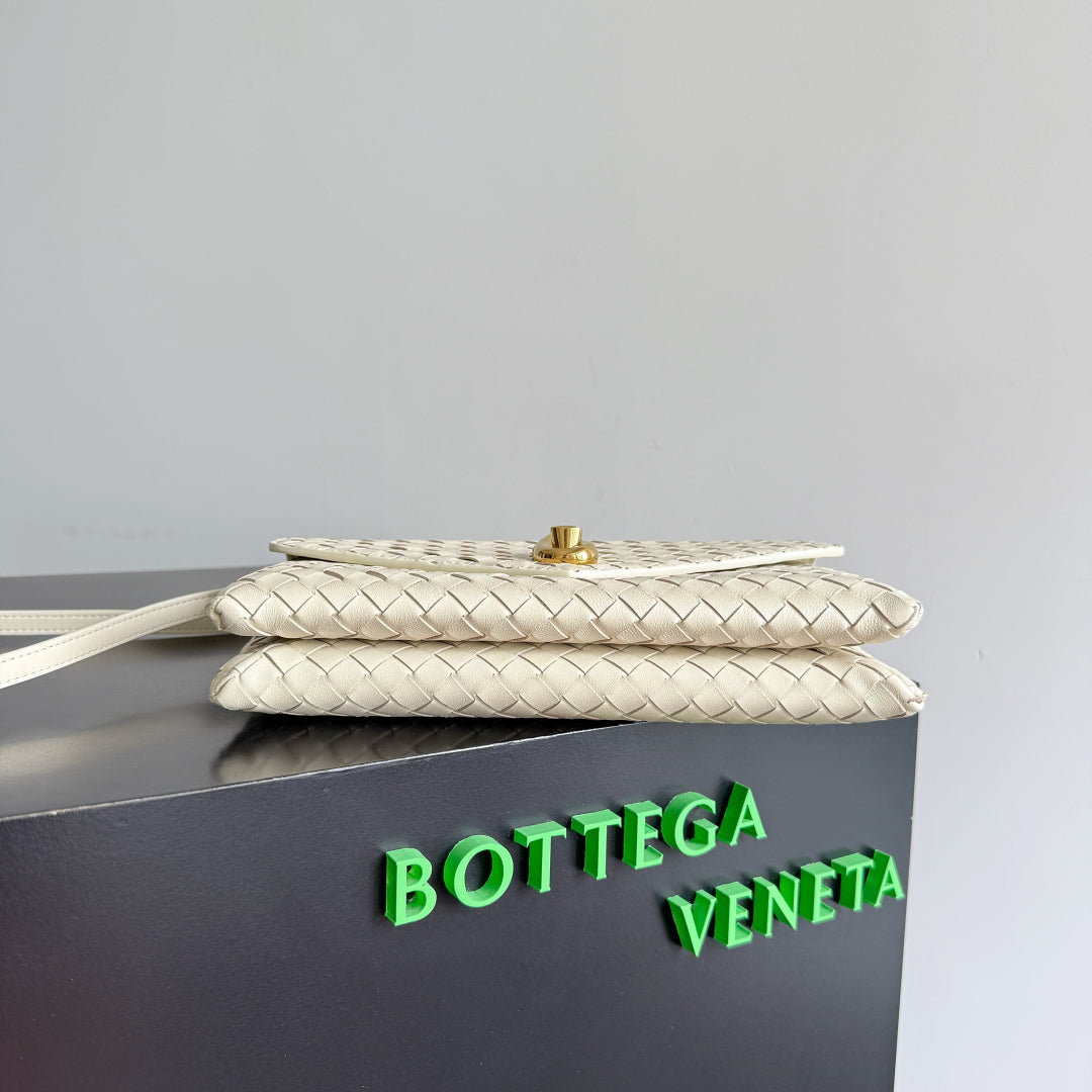 BOTTEGA VENETA 2025 New Product KNOT LOCK Crossbody Bag White 817191