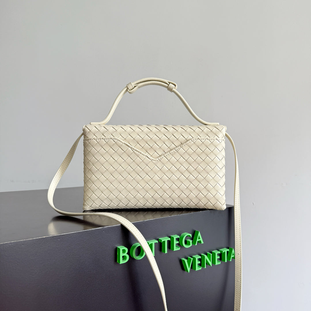 BOTTEGA VENETA 2025 New Product KNOT LOCK Crossbody Bag White 817191