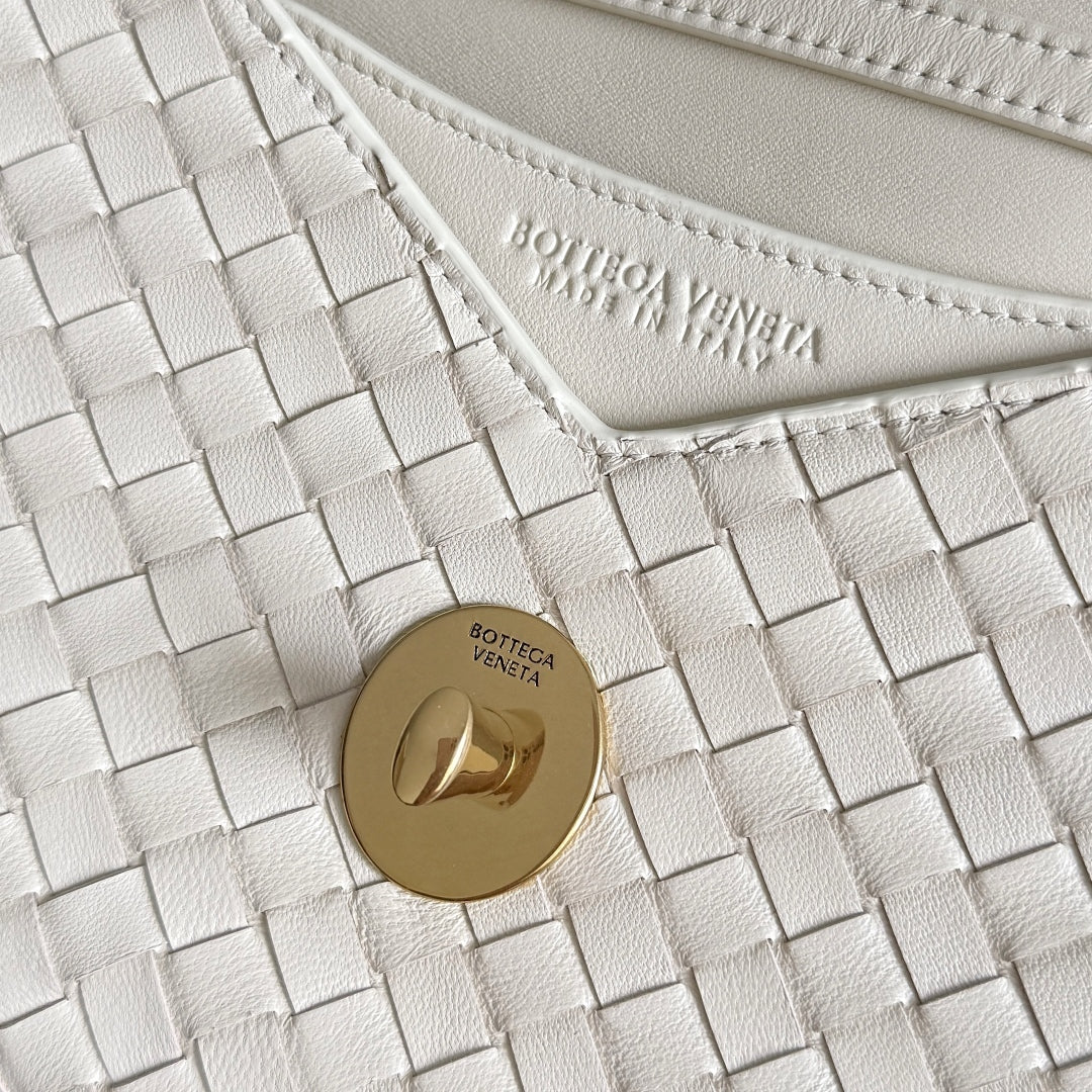 BOTTEGA VENETA 2025 New Product KNOT LOCK Crossbody Bag White 817191